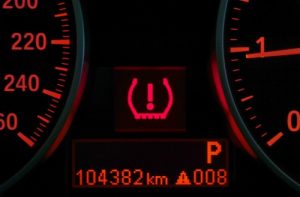 CloseupOfLoseTirePressureAlertInDashboardCarOn - Meineke Chicago Meineke Car Care | TPMS | Crestwood IL